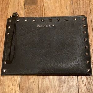 Michael Kors Selma Stud Large zip Clutch in Black